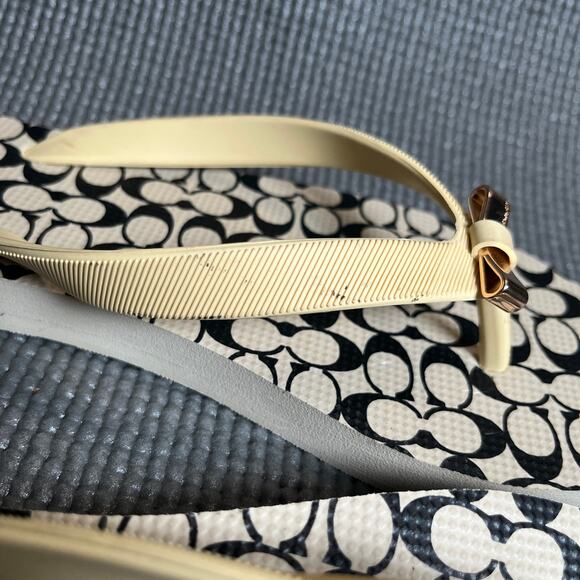 Coach Amel Flip Flops Womens 7B Beige Signature Logo Print Rubber Vacation - Picture 6 of 12